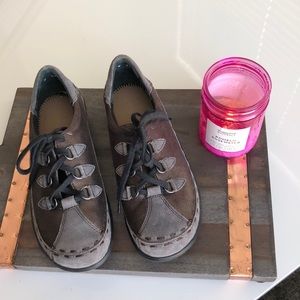 Ziera size 39 suede metallic copper sneaker